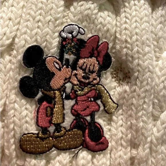 Mickey Minnie Mouse Kissing Beanie - Image 2