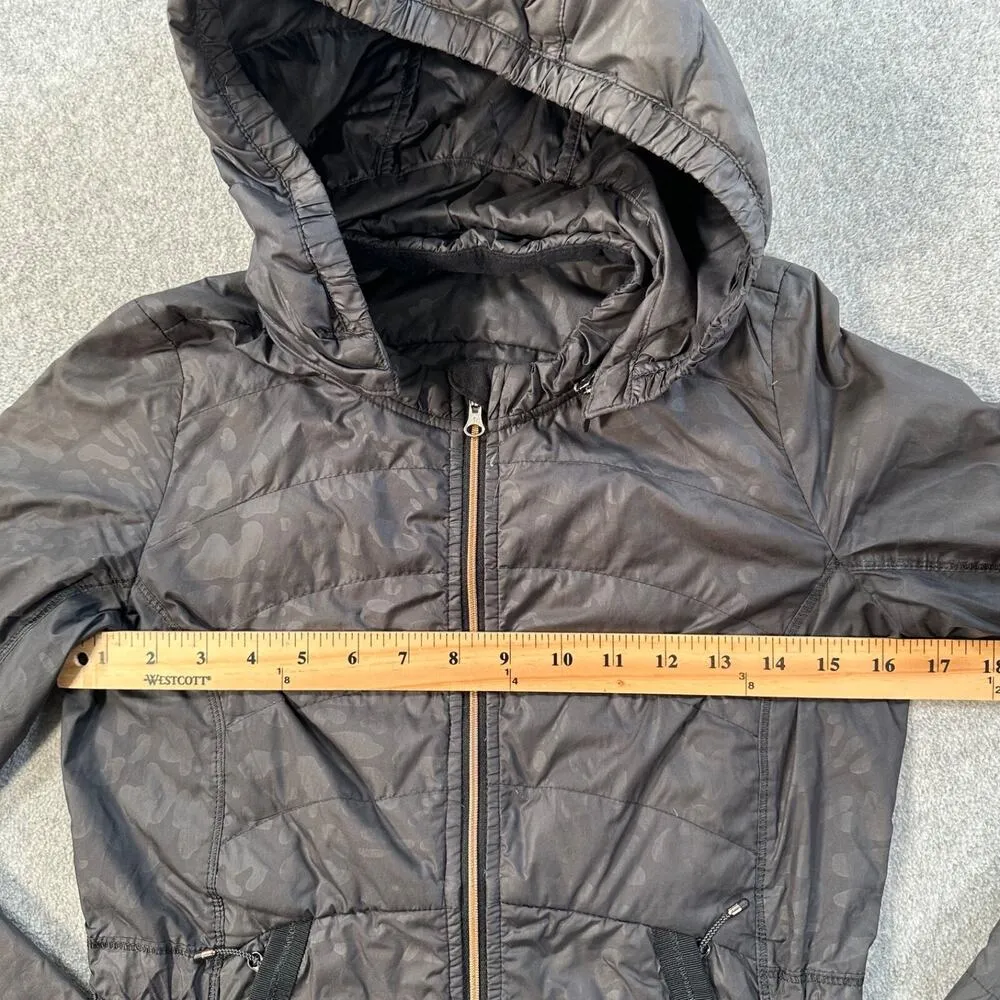 Lululemon Spring Fling Puffy Windbreaker Size 4 Animal Swirl Embossed Black Down - Image 7