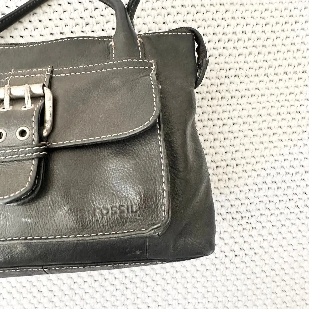 Fossil Vintage Y2K Black Faux Leather Boxy Front Flap Buckle Pocket Shoulder Bag - Image 4