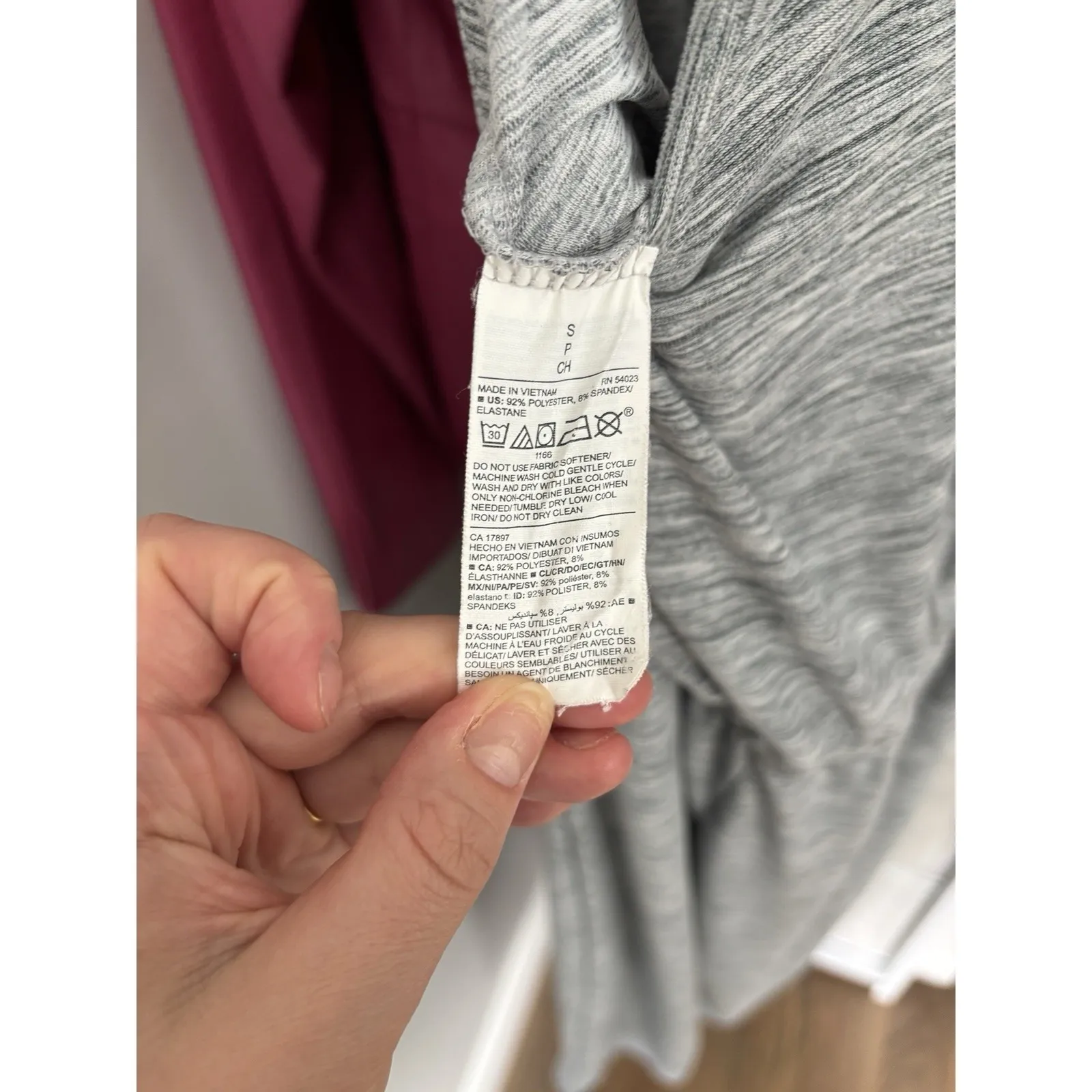 Old Navy Women's Breathe ON V-Neck‎ Wide-Leg Jumpsuit Heathered Gray Size Small - Image 8