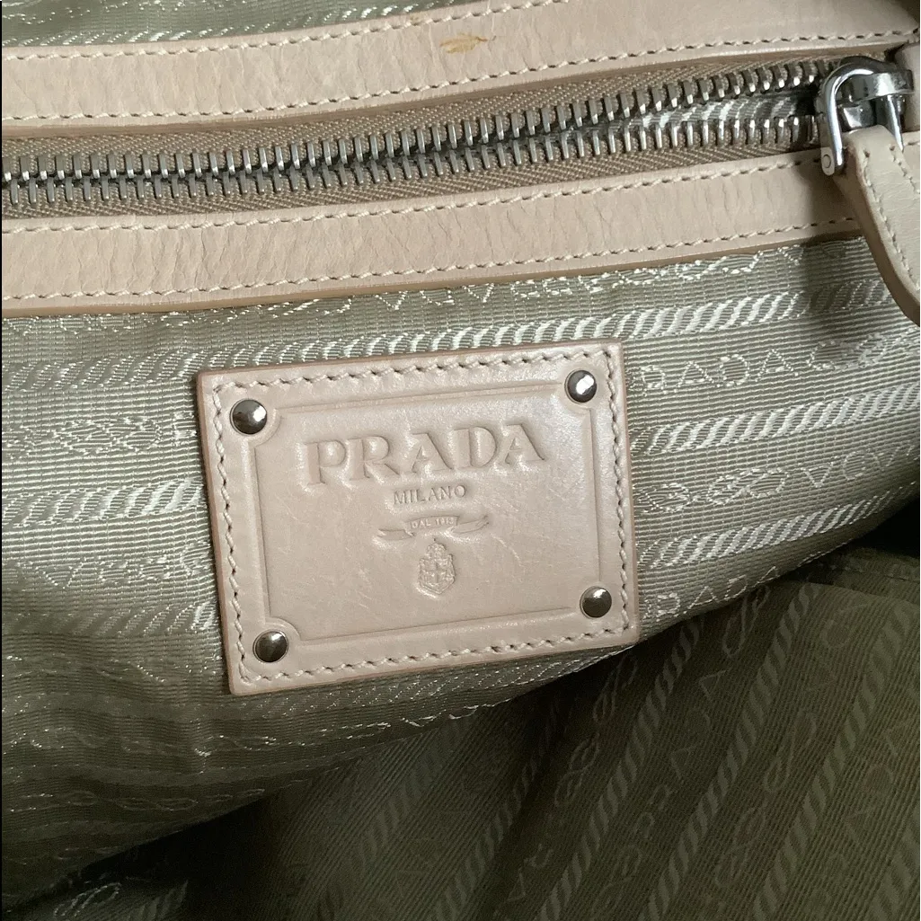 EXCEPTIONALLY NICE PRADA purse🌹🌹🌹 - Image 15