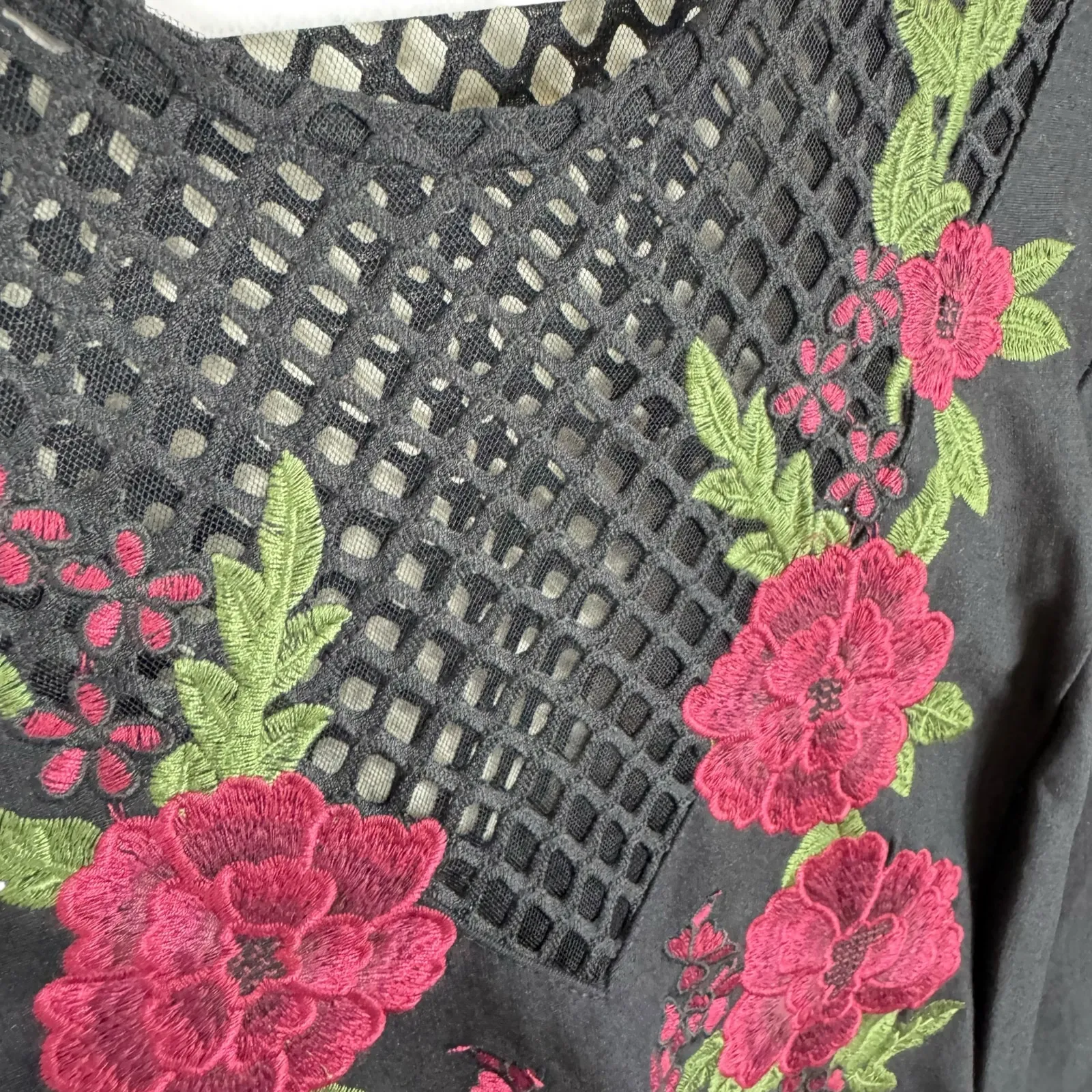 City Chic NWOT Black Rose Embroidered Sleeveless Dress 18 - Image 4