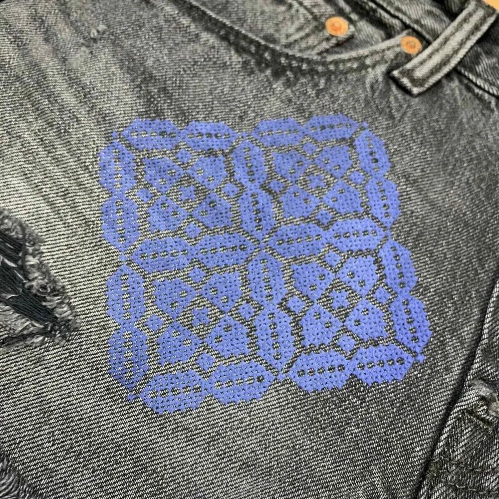 Levi's 501 Shorts Denim Cutoff Embroidered Distressed Retro Future Size 28 New - Image 4