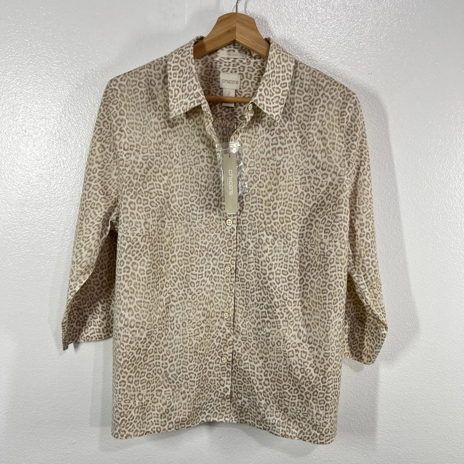 Chico's Leopard Print No-Iron Button Shirt Size 2 Beige Animal Print 3/4‎ Sleeve - Image 2