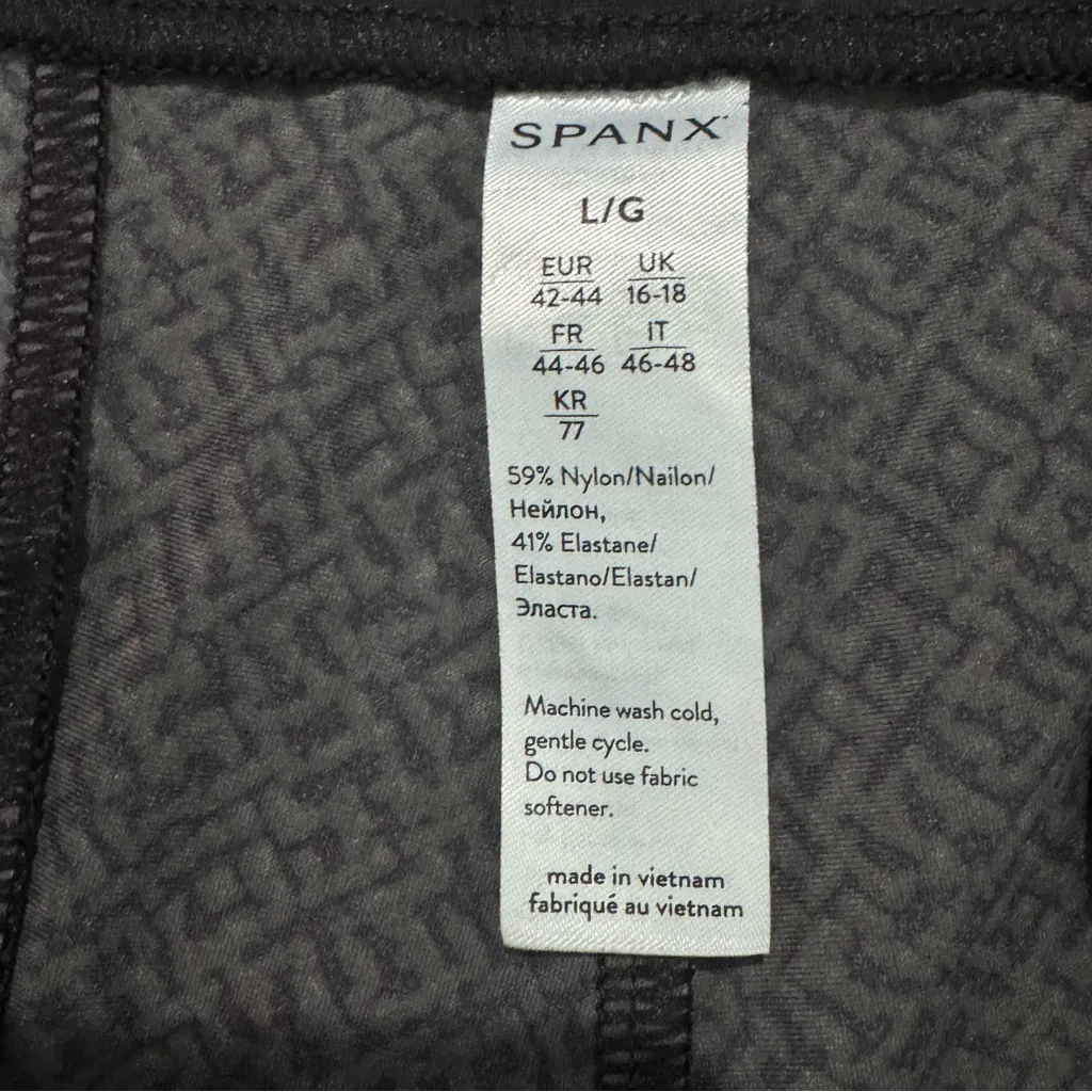 NEW Women's Spanx Sunshine UPF 50+ Shorts‎ In Black & Gray Size Large - Image 4