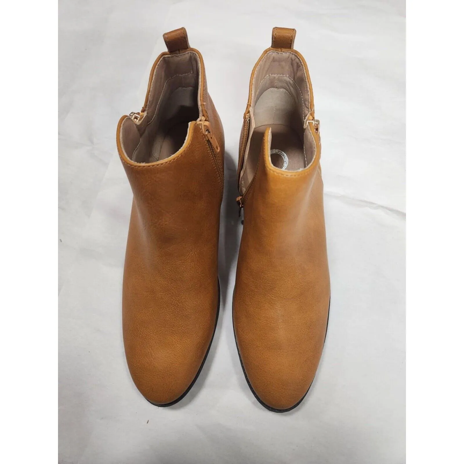 JOURNEE COLLECTIONELLIS FAUX LEATHER BLOCK HEEL ANKLE BOOTS Size 8 - Image 4