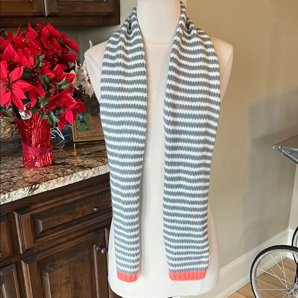 Old Navy  Gray and White Crochet Striped Scarf - Image 2