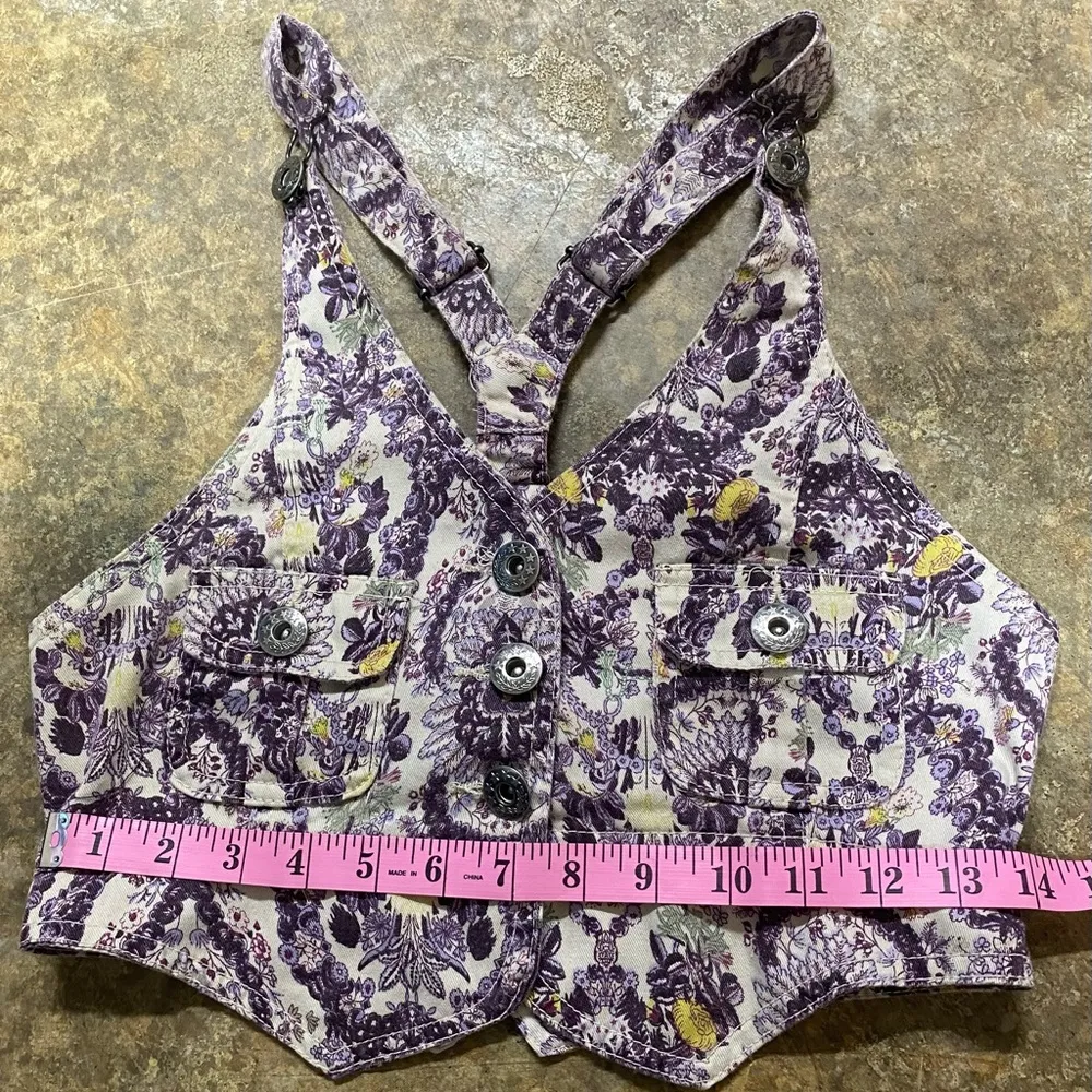 Last Kiss Brand  vest style top. Size medium. Please read description for sizing - Image 4