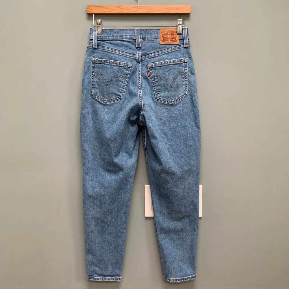 Levi’s High Rise Mom Jeans Distressed Blue 26 - Image 7