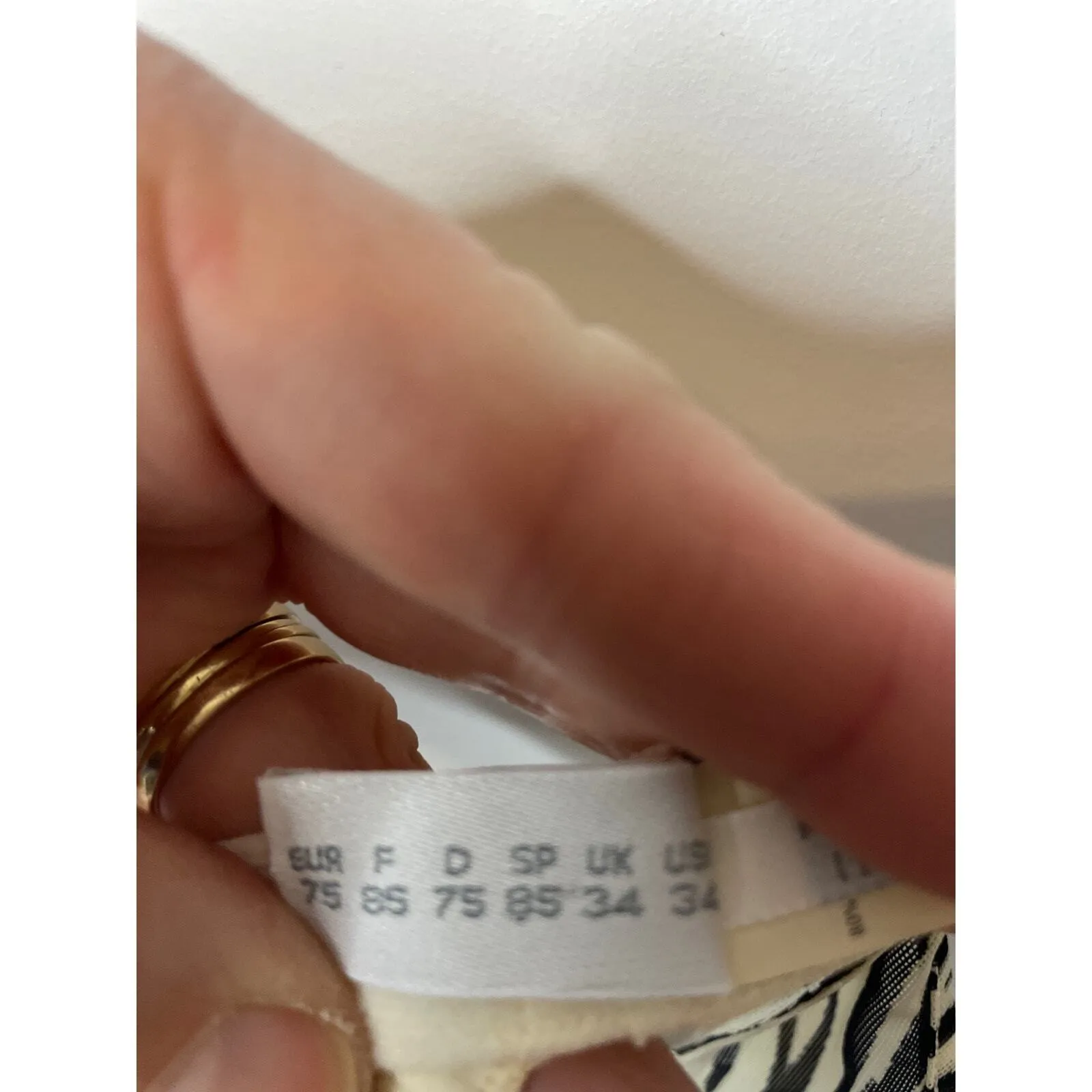 Marvel Women's Size 34B Scalloped Lace Bra Black White Full Coverage NWOT - Image 3