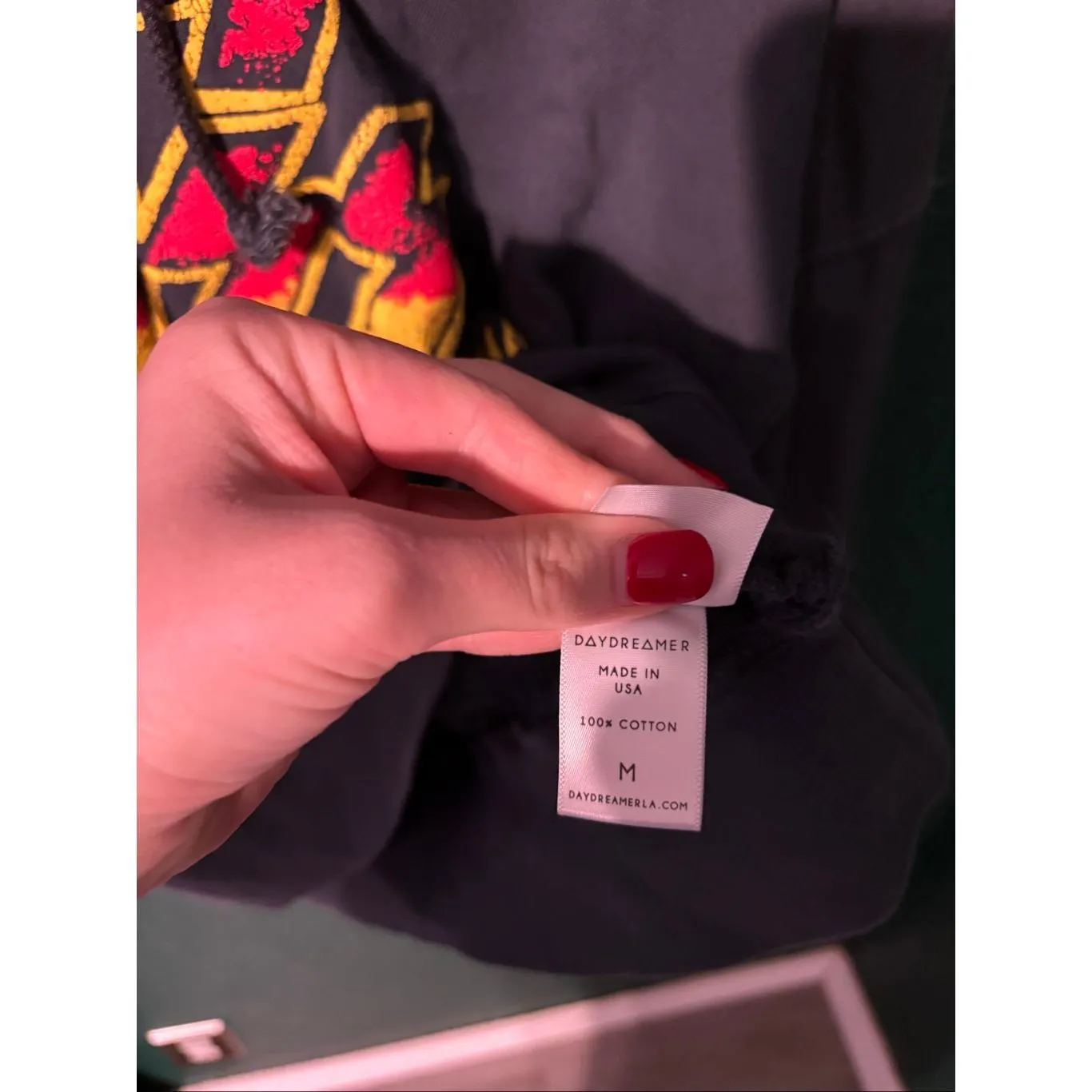 Daydreamer Kiss Cropped Gray Crewneck Sweatshirt Hoodie Size Medium - Image 3