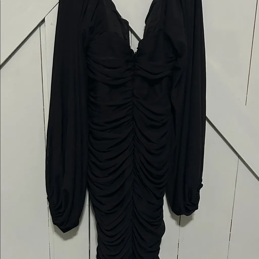Saints + Secrets Selfie Leslie Black Off-Shoulder Ruched Dress size small - Image 8