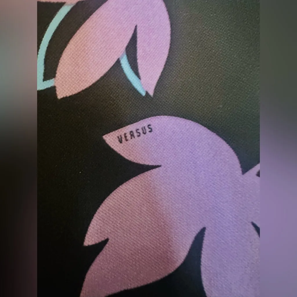 Authentic Gianni Versace Versus Leaf - Image 3