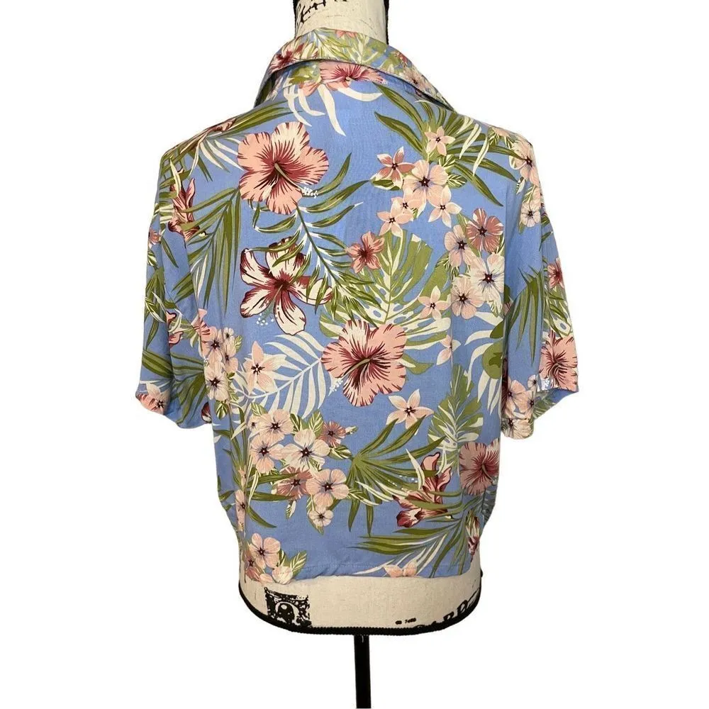 NWT Junior's Belle De Jour Collar short sleeve button printed Camp Shirt, Size X - Image 2