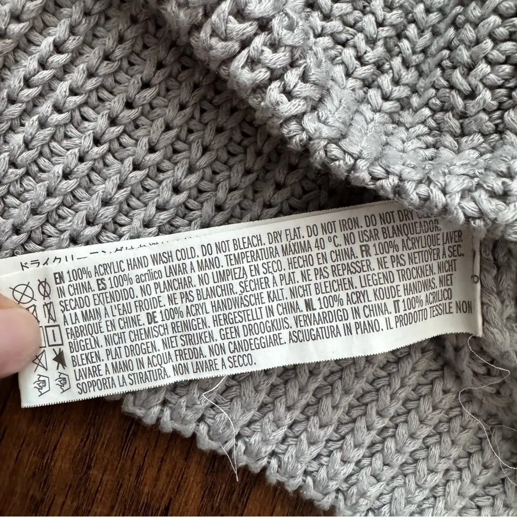 FOREVER 21 silver-gray cropped, boxy mock turtleneck sweater, size S - Image 9