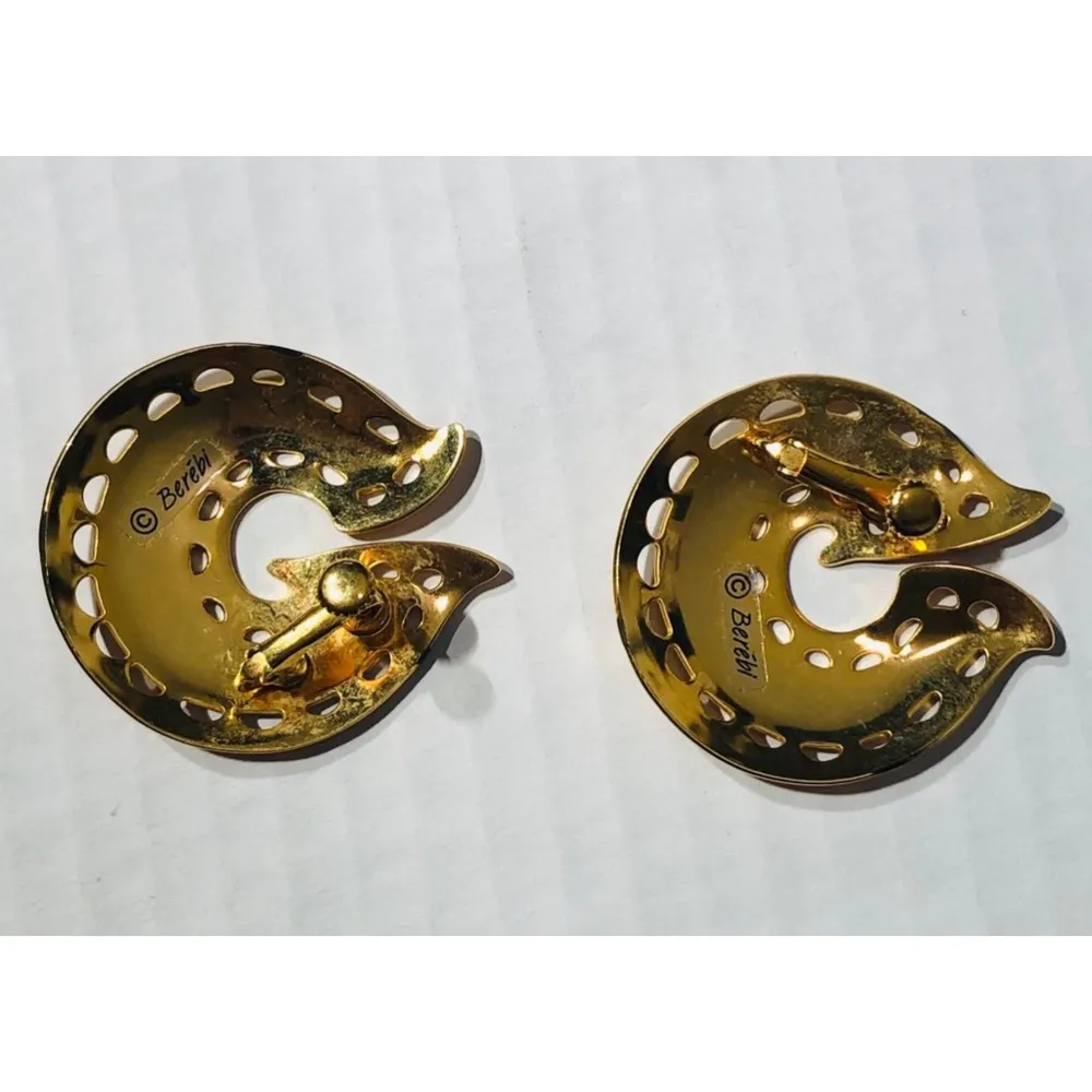 Vintage Gold Tone Layered Pendant Necklace and Clip On Earrings Set - Image 6