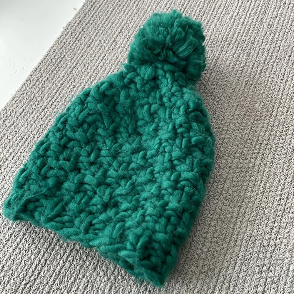 Mossimo Teal Blue Green Chunky Knit Beanie Winter Hat with Pom - Image 5