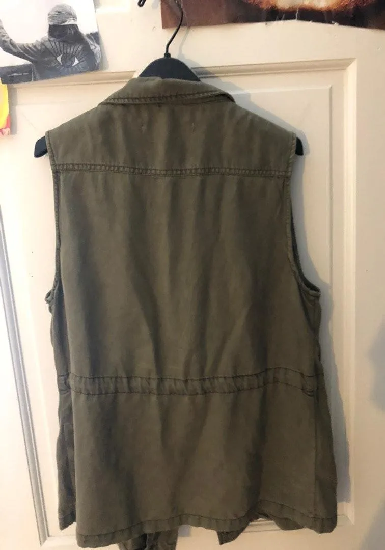 Green Vest - Image 2