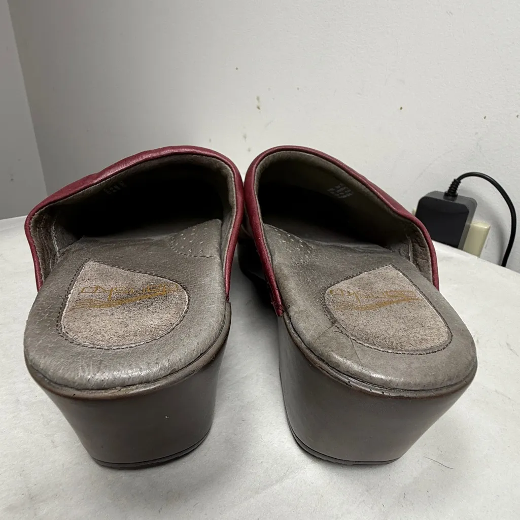 Dansko  LEATHER MULE CLOGS WINE EMBOSSED SZ 39 - Image 3
