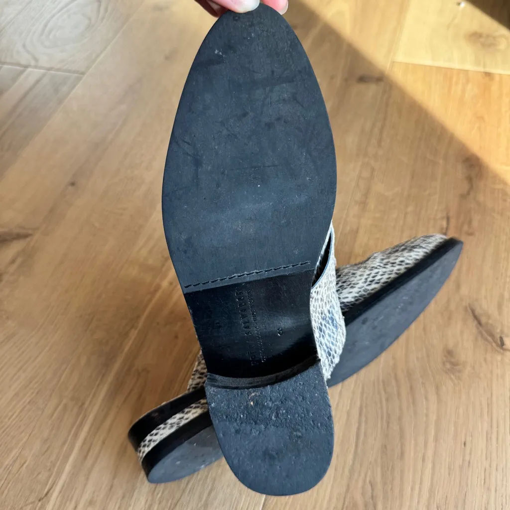 Freda Salvador Womens Keen Almond ToeSnakeskin Mules, Size 8, EUC White - Image 5