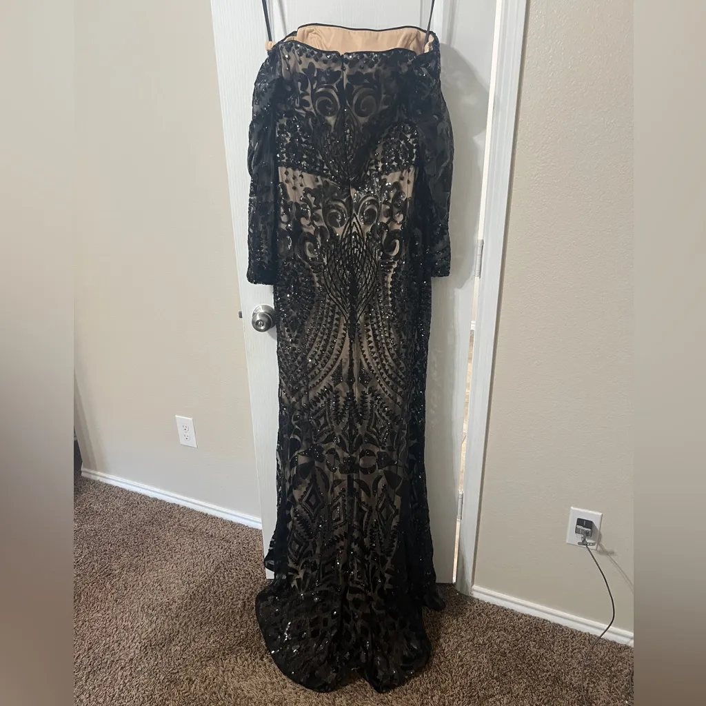 Elegant Black and Gold Evening Gown Size 10 - Image 5