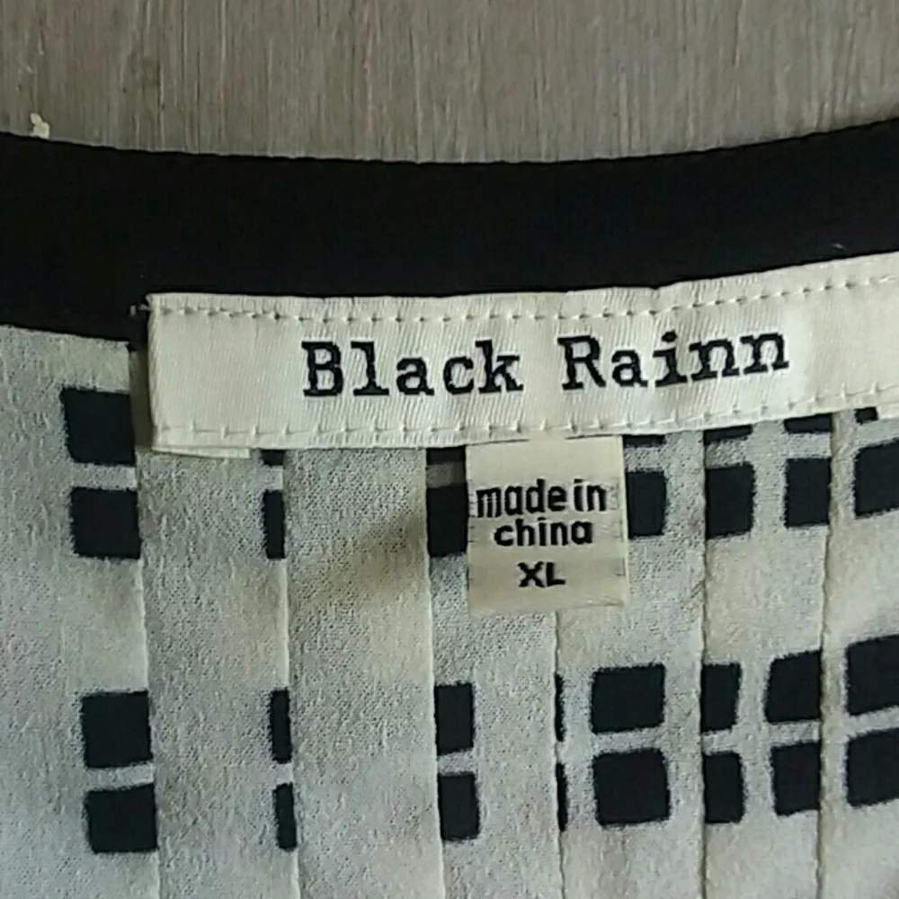 Black Rainn Tank Top - Image 3