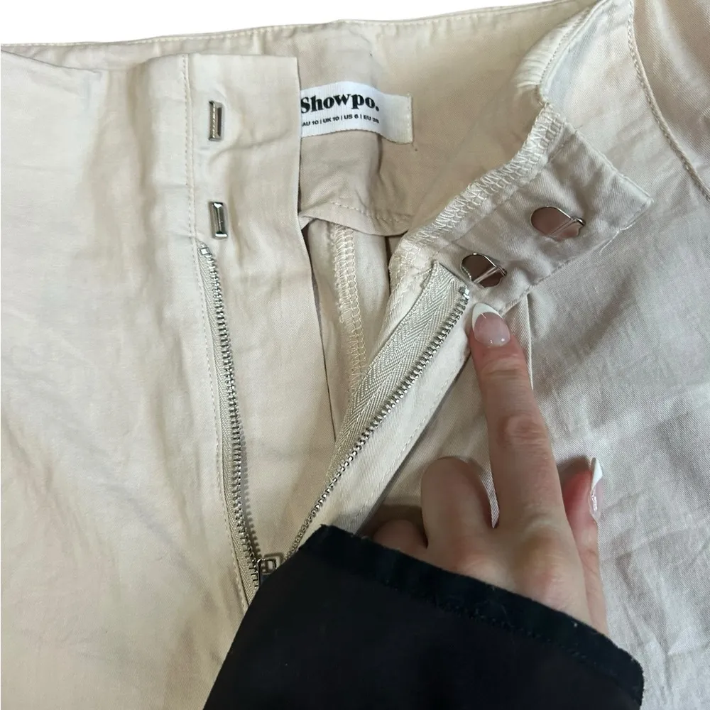 Showpo Elyssa Pleat Detail Shorts Beige Size 6 Preppy Tan - Image 5