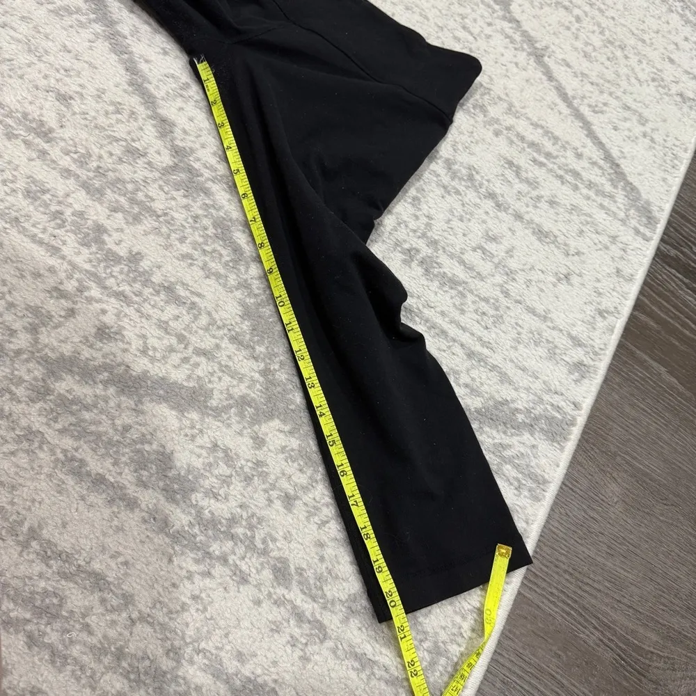 Lululemon Black Cropped Capri Leggings - Image 10