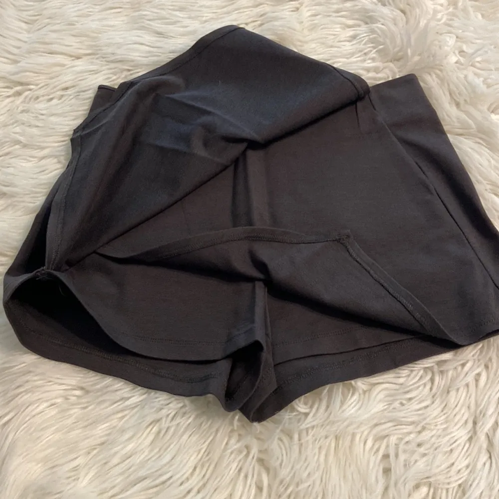 HAZE Skorts/Shorts size M excellent condition inseam 2” waist 28” Size M - Image 3