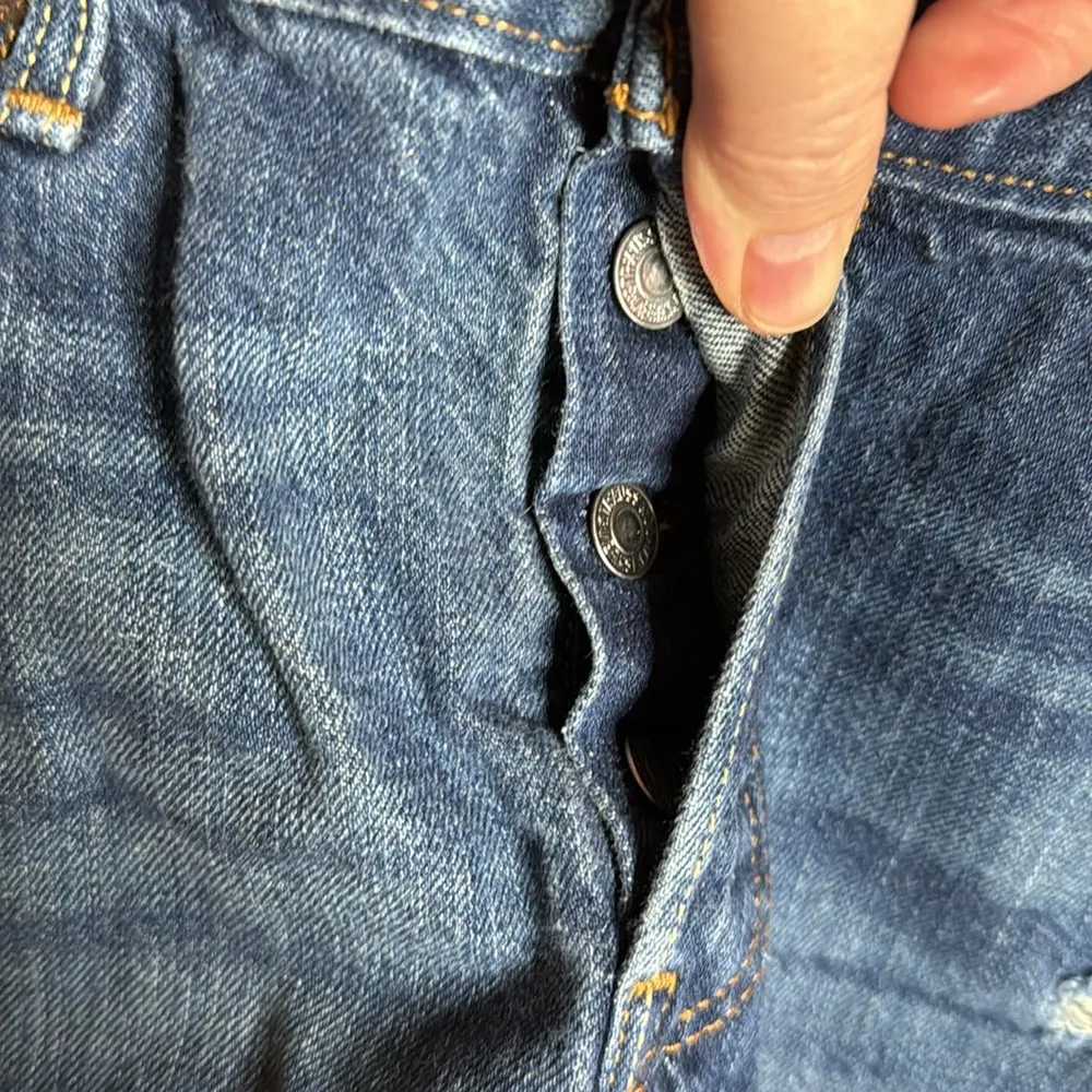 LEVI’s 501® ORIGINAL FIT HIGH RISE WOMEN'S JEAN SHORTS SIZE 28 - Image 13