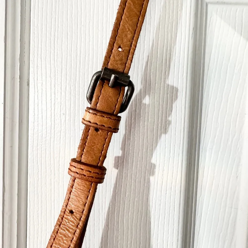 Vilenca Holland Tan Brown Woven Leather Slim Front Zip Pocket Crossbody Bag - Image 5