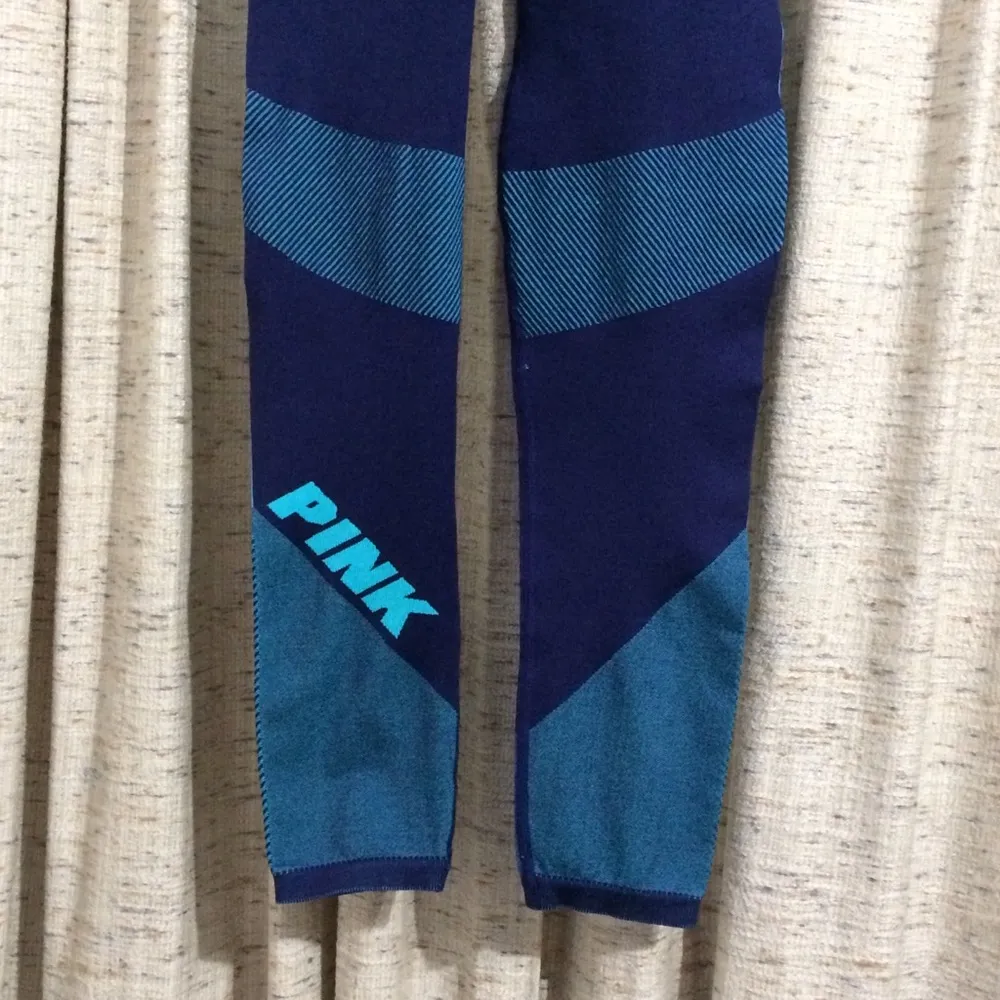 PINK Victoria's Secret Cool & Comfy Leggings - Image 3