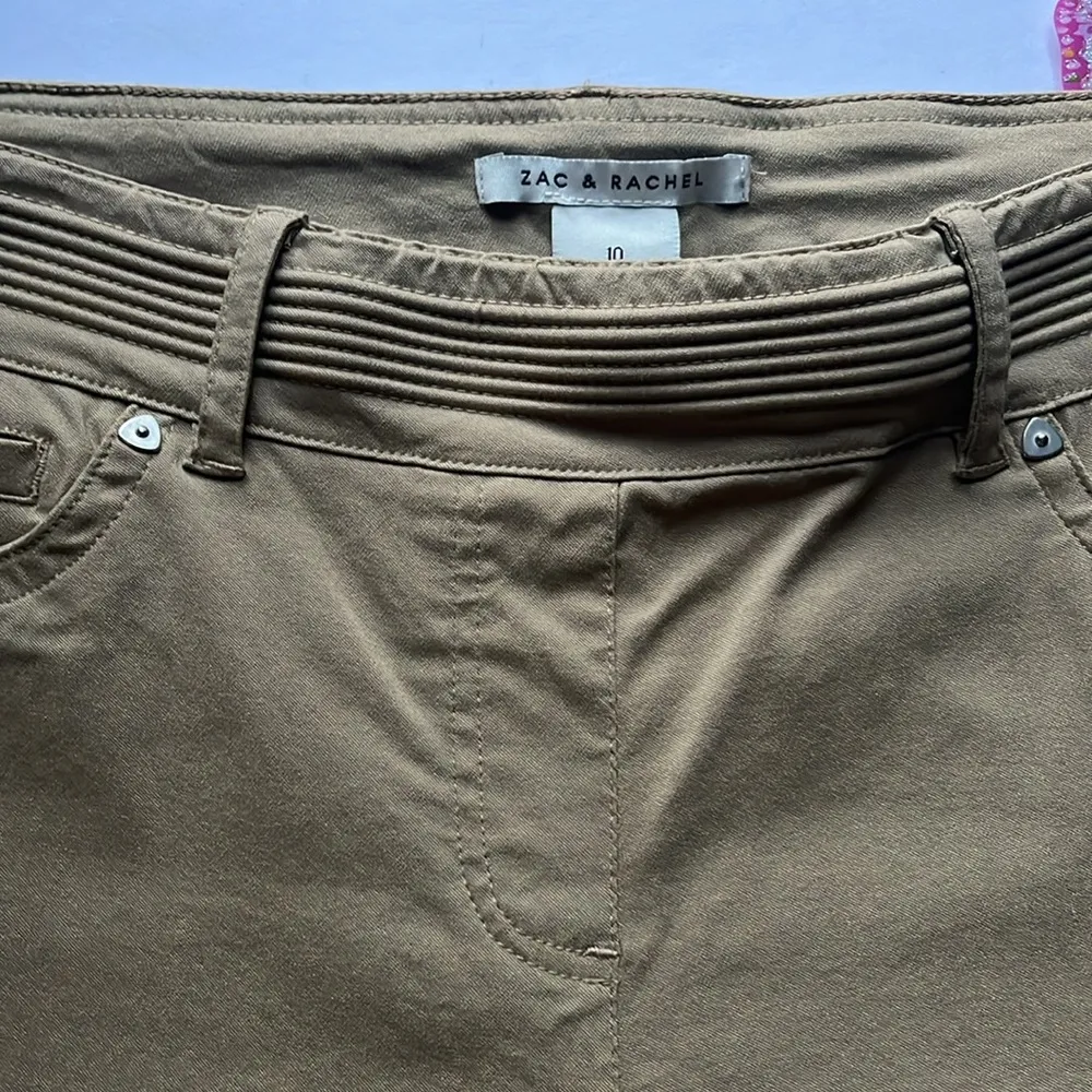 ZAC & RACHEL PULL ON STRETCH SLACK WITH BELT DETAIL SIZE 10 KHAKI Tan - Image 12