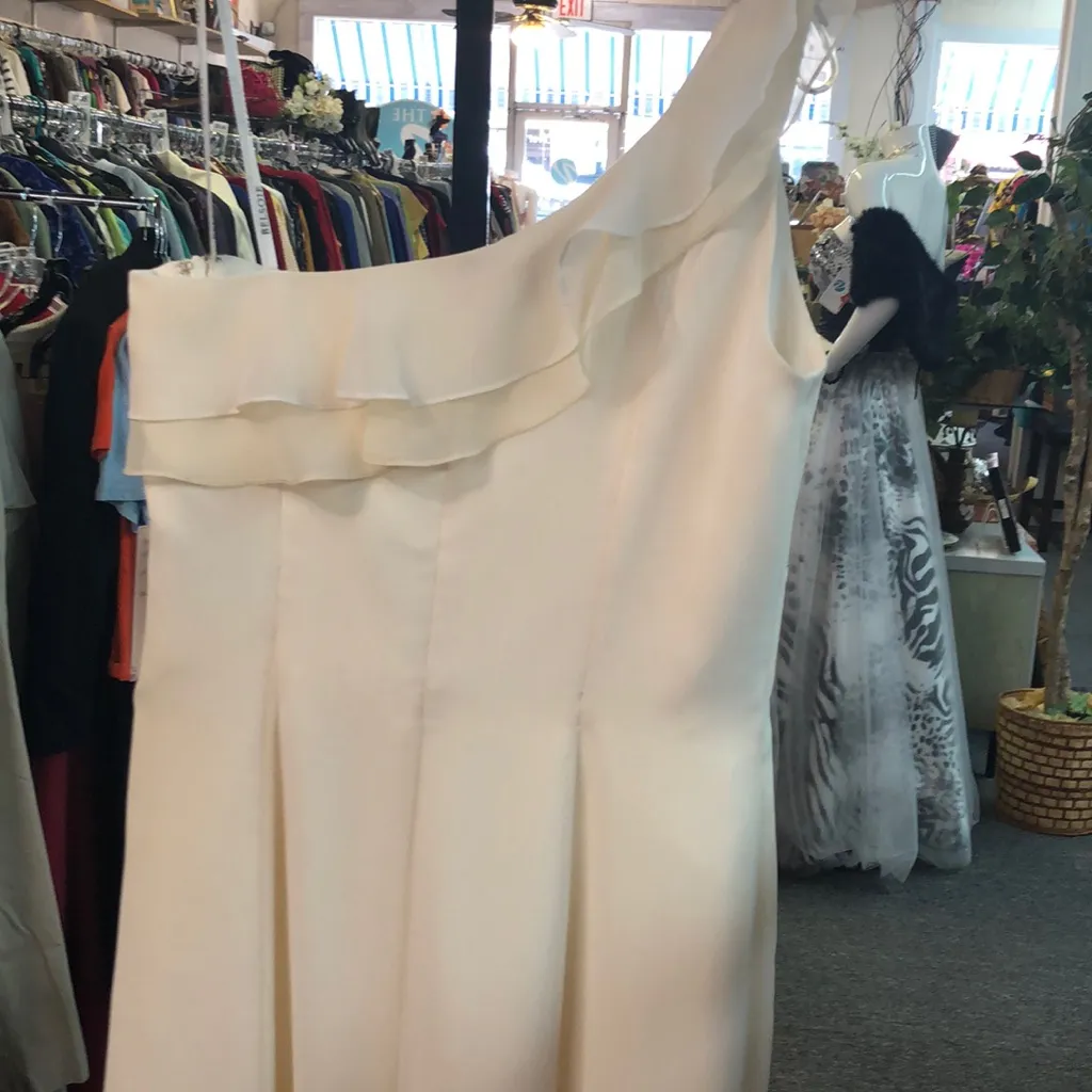 Size16 ivory one shoulder formal dress Size 16 - Image 4