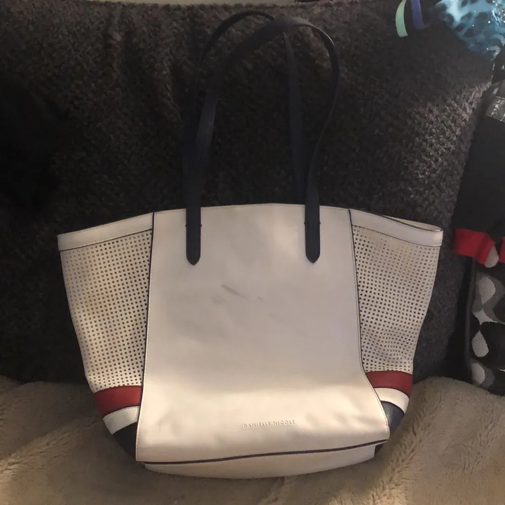 🎉4 for $20 Danielle Nicole Tote - Image 3