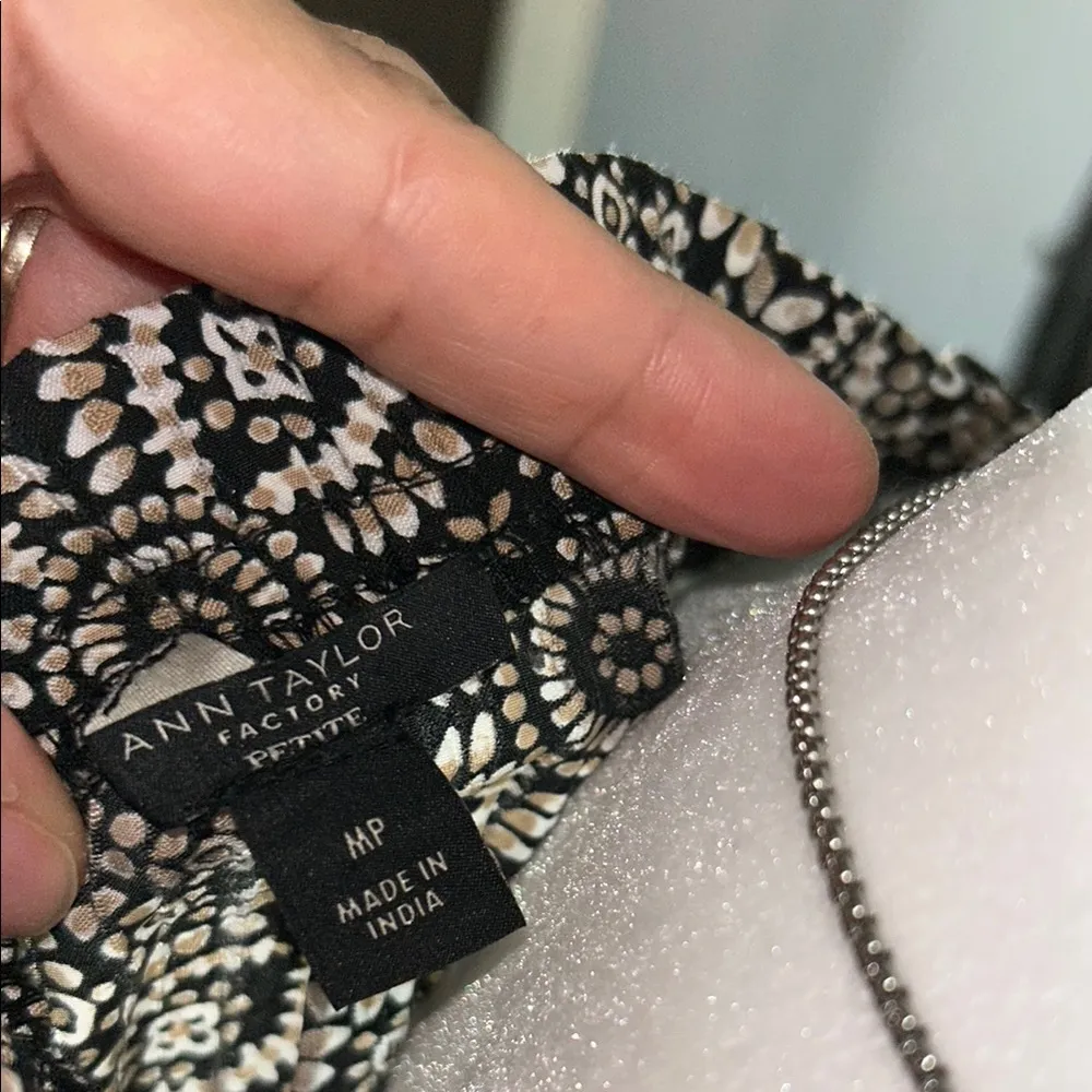 Ann Taylor Black and White Relaxed Flutter Sleeve Top - Image 8