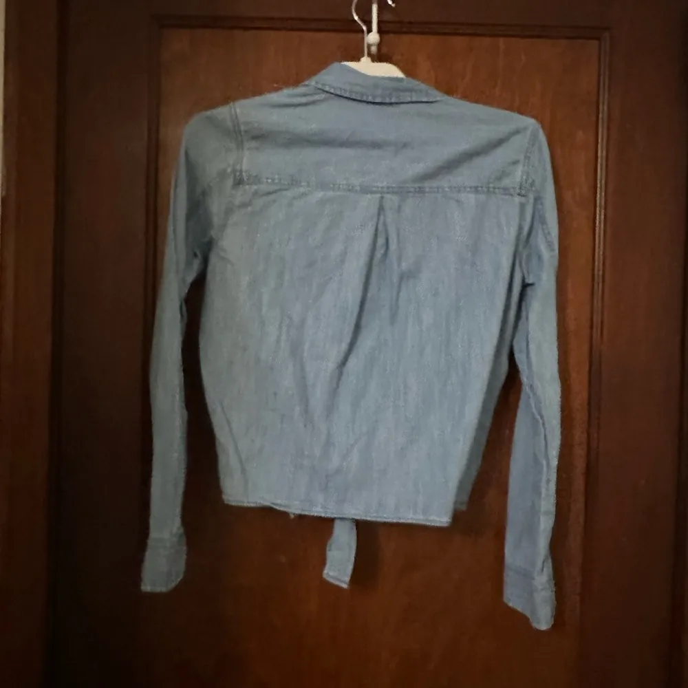 Madewell long sleeve Denim Tie-Front Shirt in Hillford Wash size S - Image 3