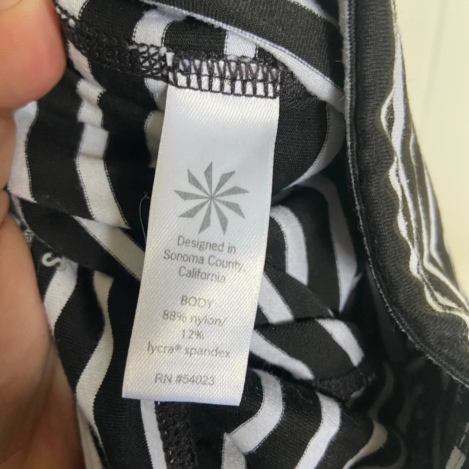 Athleta Womens Leggings Sz S Stripes Chaturanga Black‎ White Striped Crop Capris - Image 5