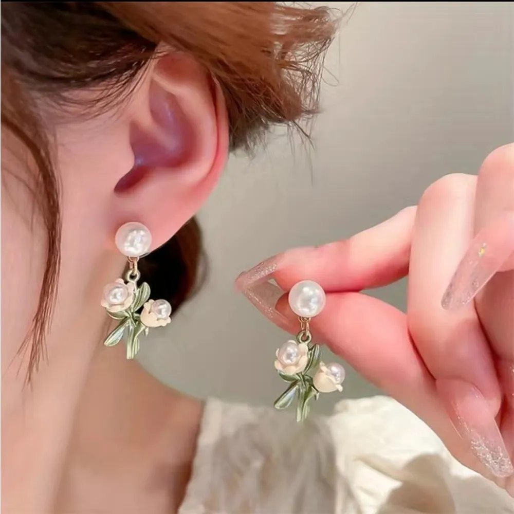 1 Pair Delicate Decor Dangle Zinc Alloy Earrings With Faux Pearl And Flower Desi Gold - Image 9