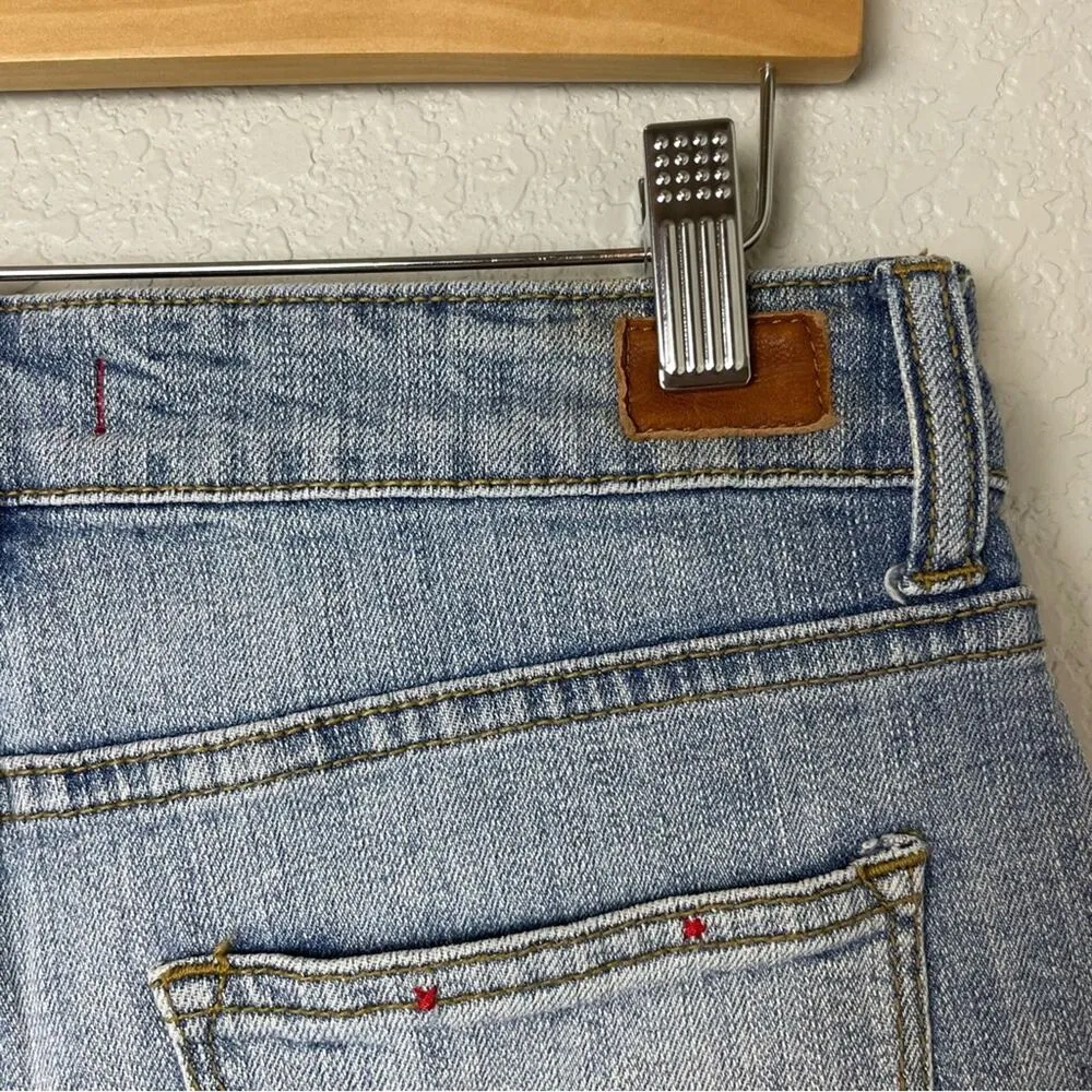 BDG Light Denim Cuffed Shortie Shorts Size 29 - Image 5