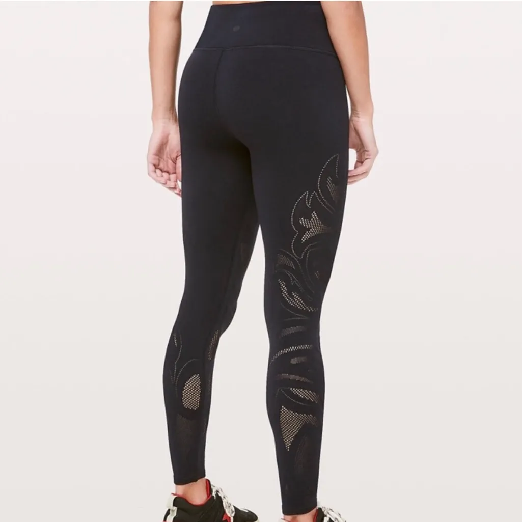 Lululemon Reveal Tight En Avante 26” Mesh Lasercut Black 4 - Image 2