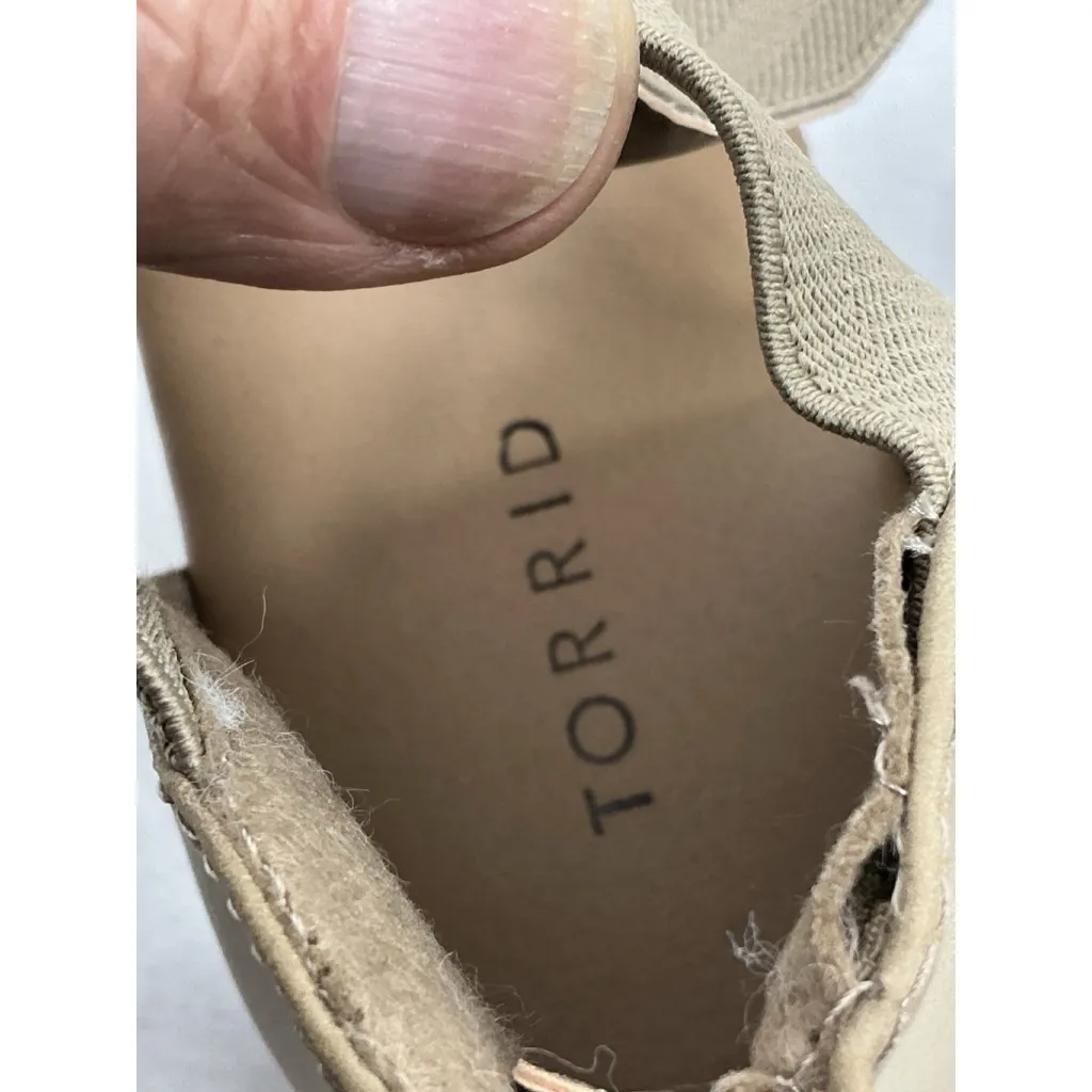 Womans Torrid Wedge Platform Sandals 11W Tan Open Toe Strappy Back Zip - Image 8