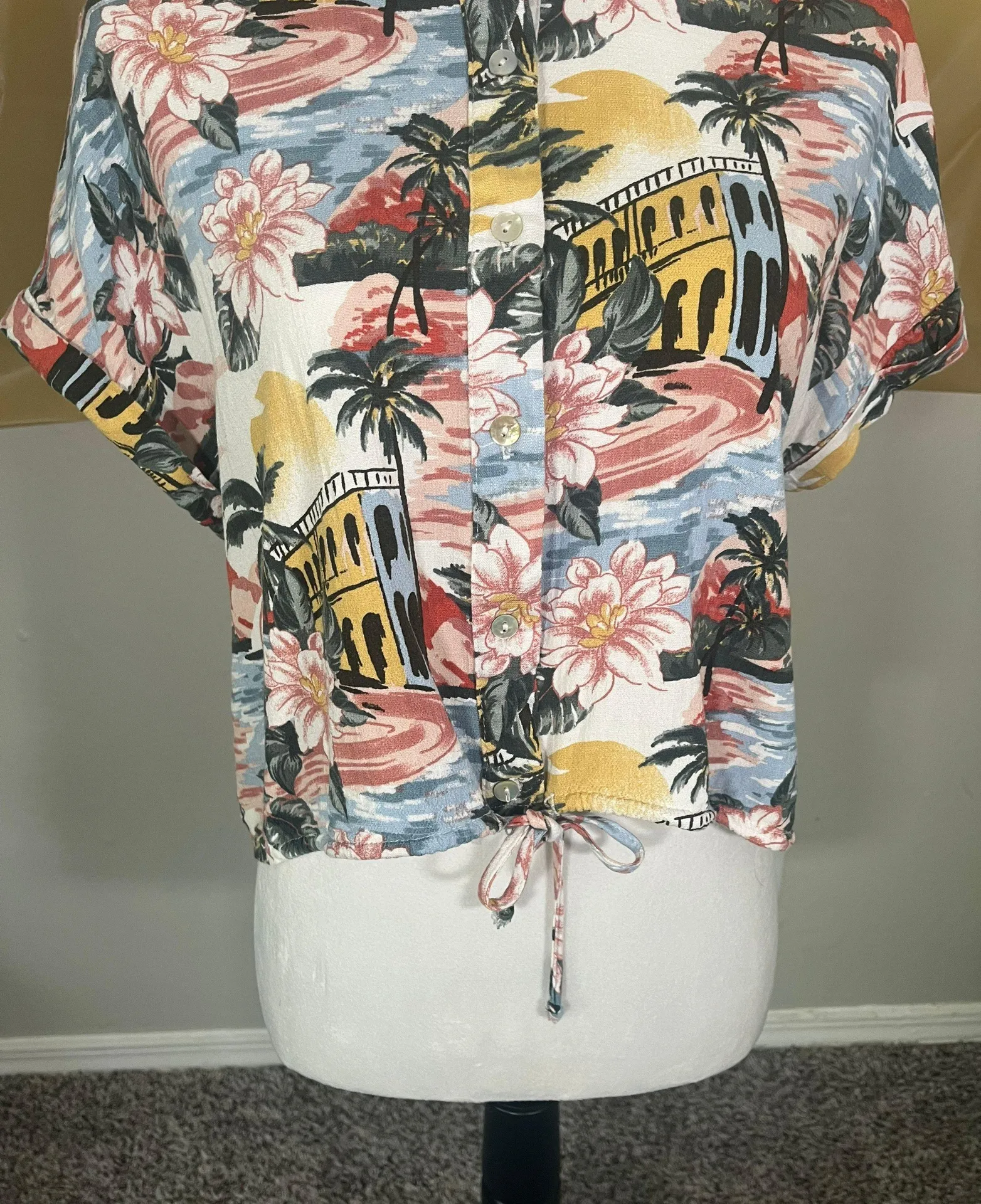 Cropped Tropical Button Down  - Image 3