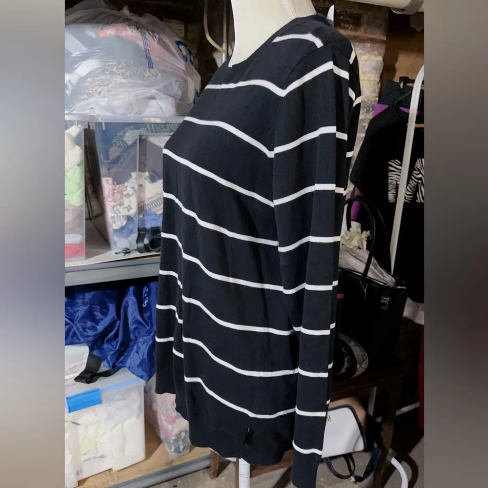 Calvin Klein light sweater white lines in black - Image 2