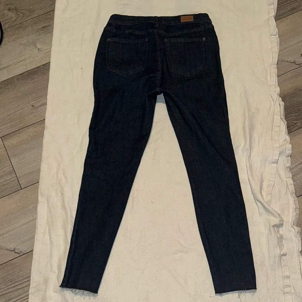 Dark Blue Skinny Jeans with Tapered Legs and Stretchy Fabric - Image 3
