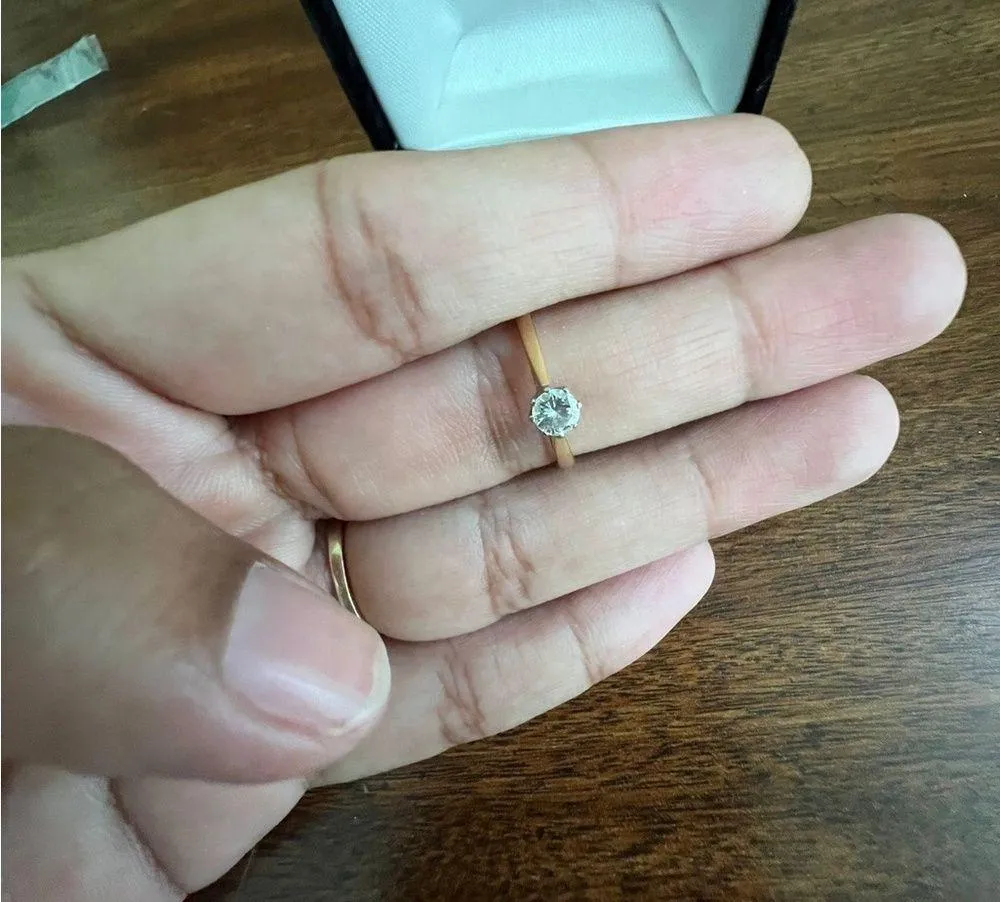 18k Solitaire Diamond Ring - Image 8