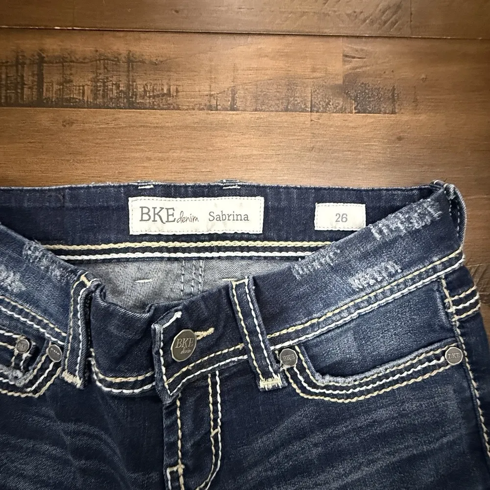 BKE Jeans Shorts Womens 26 Sabrina Bermuda Denim Stretch  Buckle 12" Inseam - Image 4