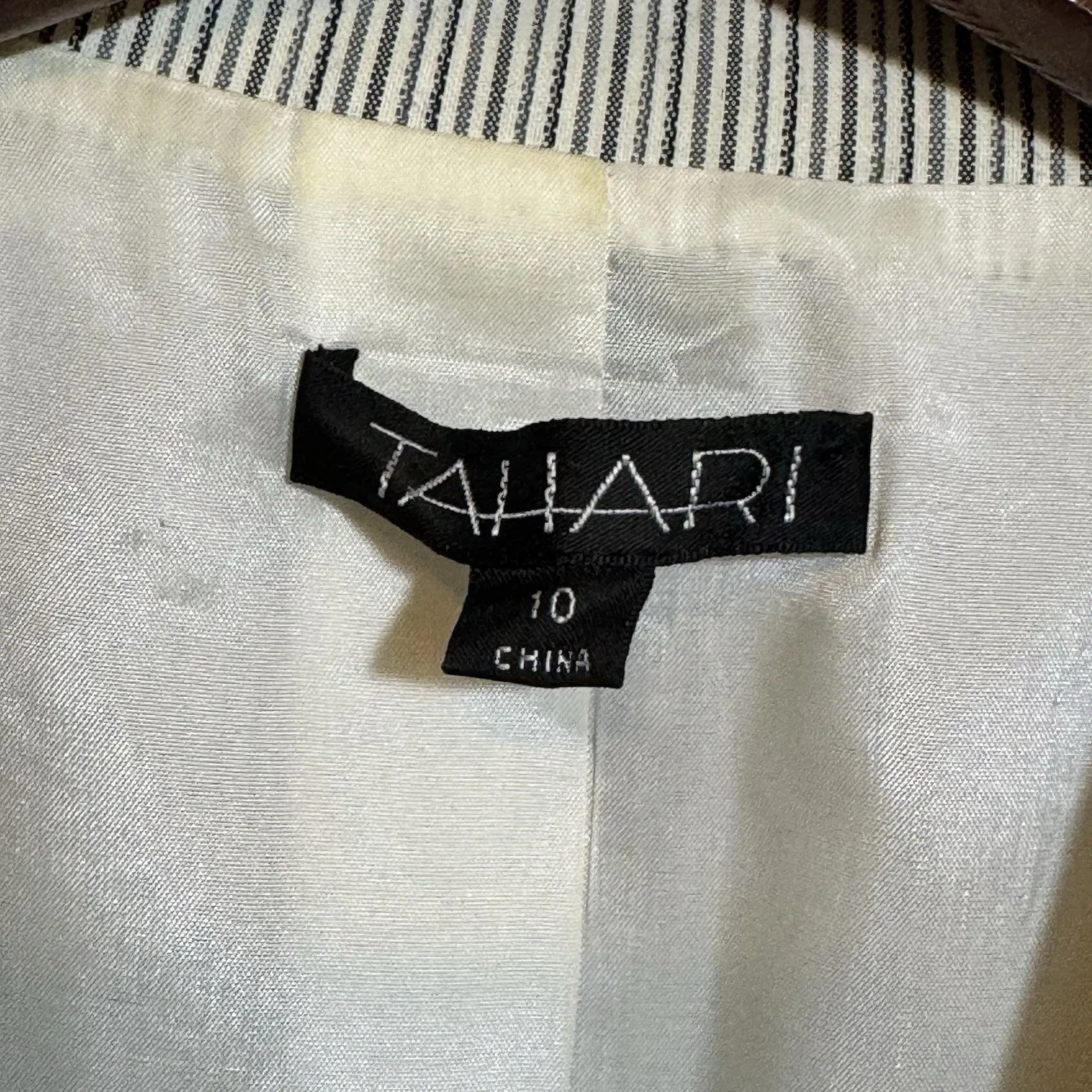 Tahari Women’s Blazer Career Pockets Lined Pin Stripes Lace Size 10 Coquette - Image 4