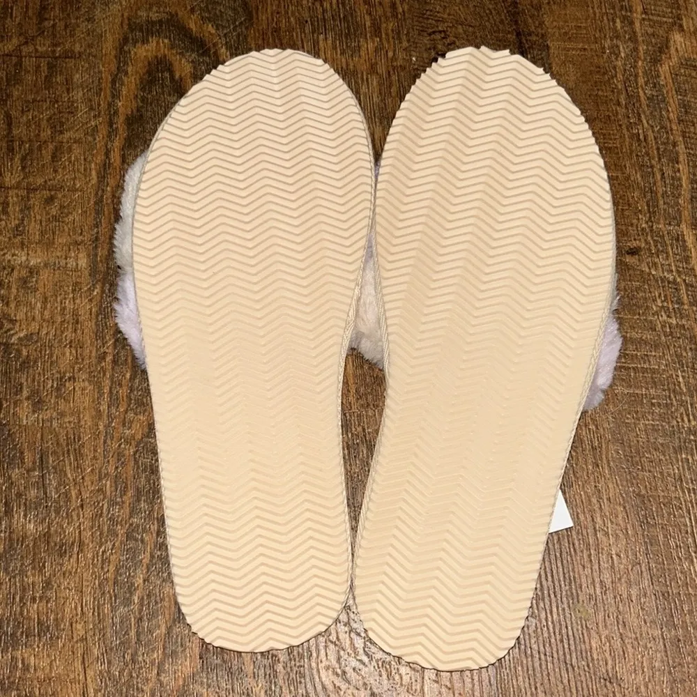 Sold Out Style Pink Fuzzy Cloud Slippers Size XS/S (6-7) NEW - Image 4