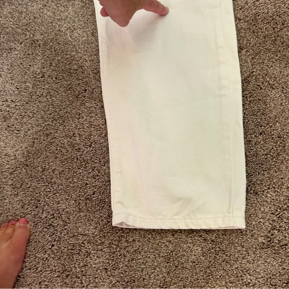 Lucky Brand Loose Hi-Rise Crop Jeans in Ecru. Size 8/29R. - Image 13